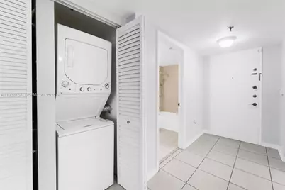 2642 Collins Ave #309, Miami Beach, FL 33140 - Photo 4