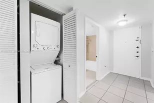 2642 Collins Ave, Miami Beach, FL 33140 - Photo 4