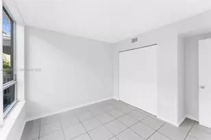 2642 Collins Ave, Miami Beach, FL 33140 - Photo 6