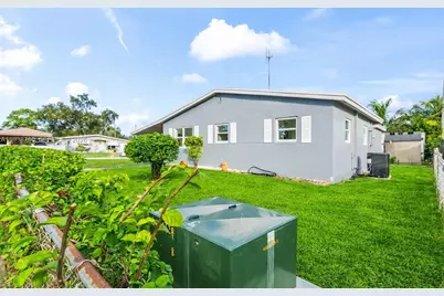 4685 SW 33rd Dr, West Park, FL 33023 - Photo 18