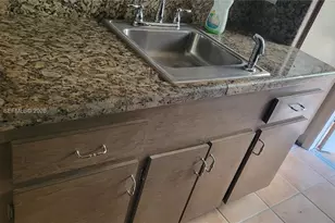 1050 Pennsylvania Ave, Miami Beach, FL 33139 - Photo 10