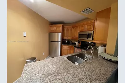 9711 Fontainebleau Blvd #D203, Miami, FL 33172 - Photo 10