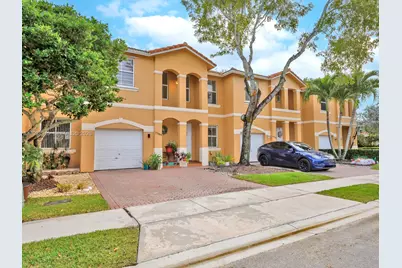 13564 NW 7th St, Pembroke Pines, FL 33028 - Photo 2