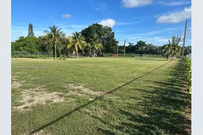10305 SW 248th St, Homestead, FL 33032 - Photo 2