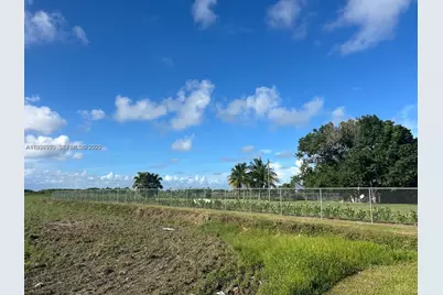 10305 SW 248th St, Homestead, FL 33032 - Photo 6