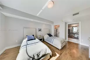 110 Washington Ave, Miami Beach, FL 33139 - Photo 10