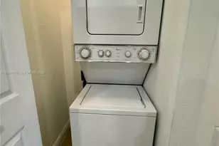 917 SW 147th Ave, Pembroke Pines, FL 33027 - Photo 12