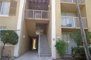 720 SW 111th Ave, Pembroke Pines, FL 33025 - Photo 4