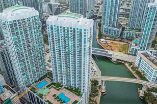 31 SE 5th St, Miami, FL 33131 - Photo 2