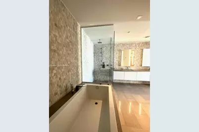 68 SE 6th St #2507, Miami, FL 33131 - Photo 16