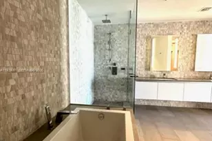 68 SE 6th St, Miami, FL 33131 - Photo 16