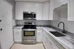 9441 SW 76th St, Miami, FL 33173 - Photo 4