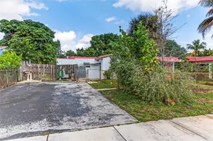 631 NE 56th Ct, Oakland Park, FL 33334 - Photo 28