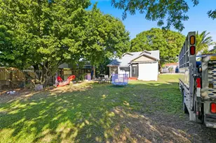 2142 NW 33rd St, Miami, FL 33142 - Photo 8