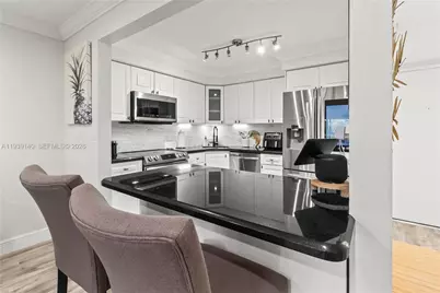 9001 Jacaranda #105, Plantation, FL 33324 - Photo 10