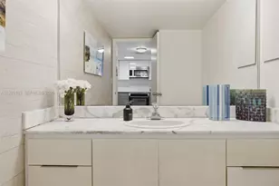 2555 Collins Ave, Miami Beach, FL 33140 - Photo 10
