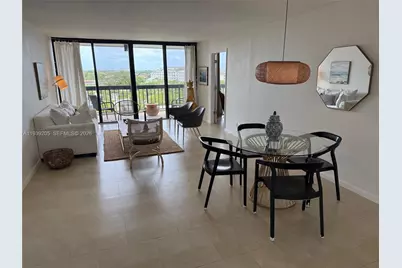 2425 Presidential Way #703, West Palm Beach, FL 33401 - Photo 2