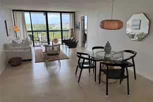 2425 Presidential Way, West Palm Beach, FL 33401 - Photo 2