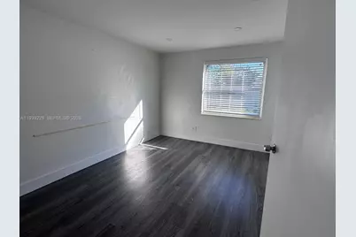 650 SE 1st Pl, Hialeah, FL 33010 - Photo 14