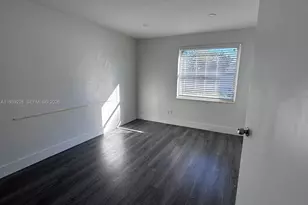 650 SE 1st Pl, Hialeah, FL 33010 - Photo 14