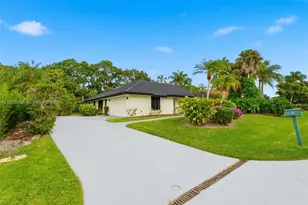 2 Dunbar Rd, Palm Beach Gardens, FL 33418 - Photo 2