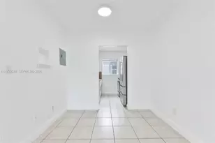 6921 Rue Vendome, Miami Beach, FL 33141 - Photo 2