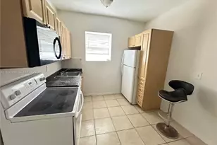 1021 NW 3rd St, Miami, FL 33128 - Photo 10