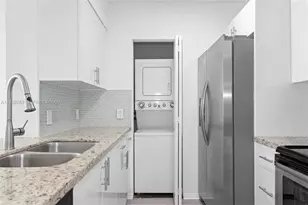 1155 Brickell Bay Dr, Miami, FL 33131 - Photo 4
