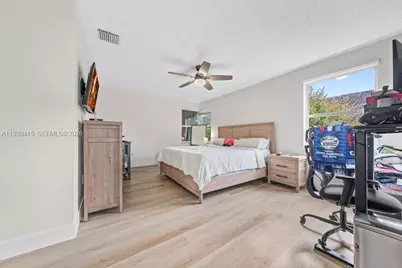 171 NW 151st Ave, Pembroke Pines, FL 33028 - Photo 18