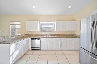 3641 NE 4th St, Homestead, FL 33033 - Photo 8
