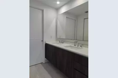488 NE 18th St #403, Miami, FL 33132 - Photo 8