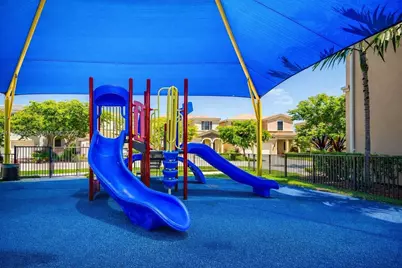909 NE 193rd Ter #909, Miami, FL 33179 - Photo 18