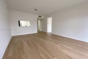 9350 Fontainebleau Blvd, Miami, FL 33172 - Photo 6