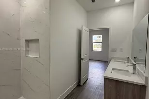 1048 Jay Ct, Labelle, FL 33935 - Photo 10