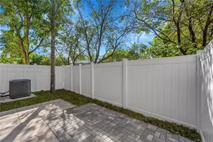 884 NW 170th Terrace, Pembroke Pines, FL 33028 - Photo 34