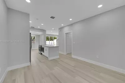 884 NW 170th Ter, Pembroke Pines, FL 33028 - Photo 4