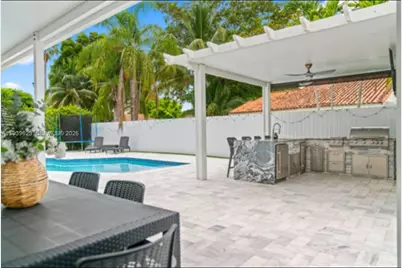 20051 NW 64th Pl #0, Hialeah, FL 33015 - Photo 18