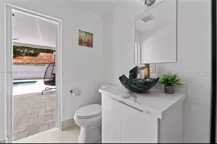 20051 NW 64th Pl, Hialeah, FL 33015 - Photo 14