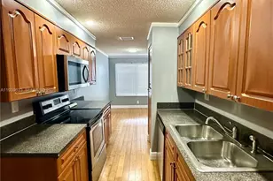 8253 NW 8th Pl, Plantation, FL 33324 - Photo 2