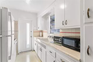 819 NW 47th St, Miami, FL 33127 - Photo 10