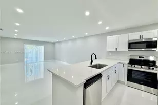 11240 SW 33rd Cir Pl, Miami, FL 33165 - Photo 4