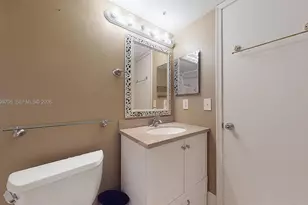 13450 SW 3rd St, Pembroke Pines, FL 33027 - Photo 16
