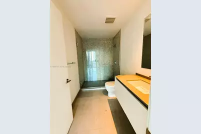 88 SW 7th St #1205, Miami, FL 33130 - Photo 16