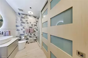 900 Biscayne Blvd, Miami, FL 33132 - Photo 2
