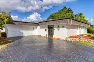 4806 Banyan Ln, Tamarac, FL 33319 - Photo 2