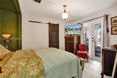 3030 NW 5th St, Miami, FL 33125 - Photo 10