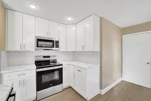 9012 Lake Park Cir S, Davie, FL 33328 - Photo 26