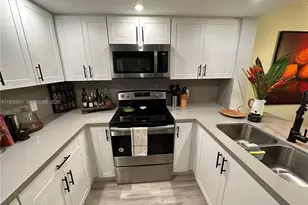 1110 SW 125th Ave, Pembroke Pines, FL 33027 - Photo 6