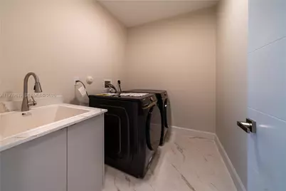 8041 Bermuda Point Ln, Davie, FL 33328 - Photo 28