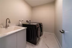 8041 Bermuda Point Ln, Davie, FL 33328 - Photo 28